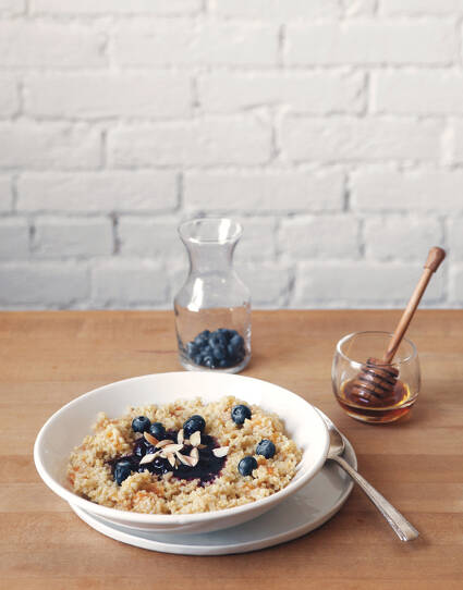 04-honey-apricot-millet-with-blueberry-compote